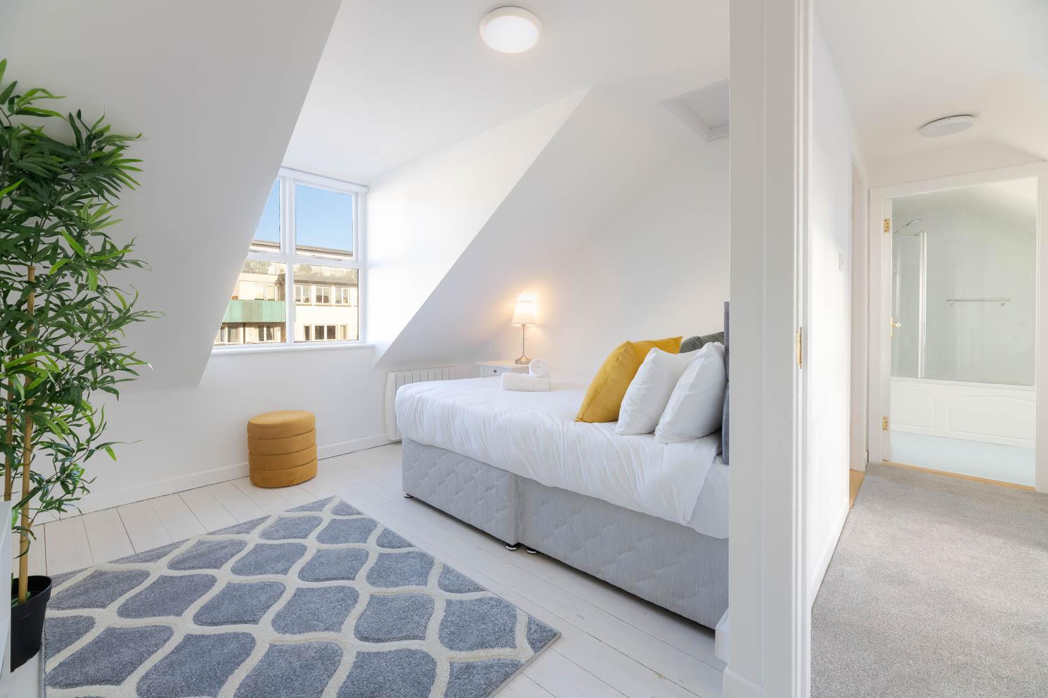 Modern Canal View Home, In City Centre, Sleeps 8 Galway Exteriör bild